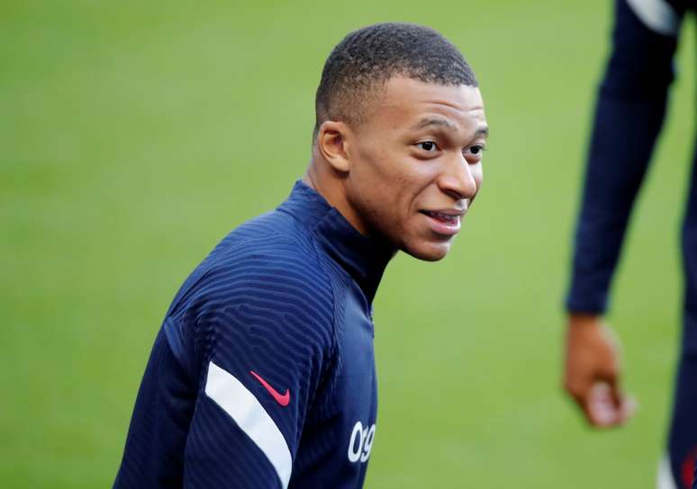 Jogador francês Kylian Mbappe durente treino. 7/9/2020     REUTERS/Charles Platiau