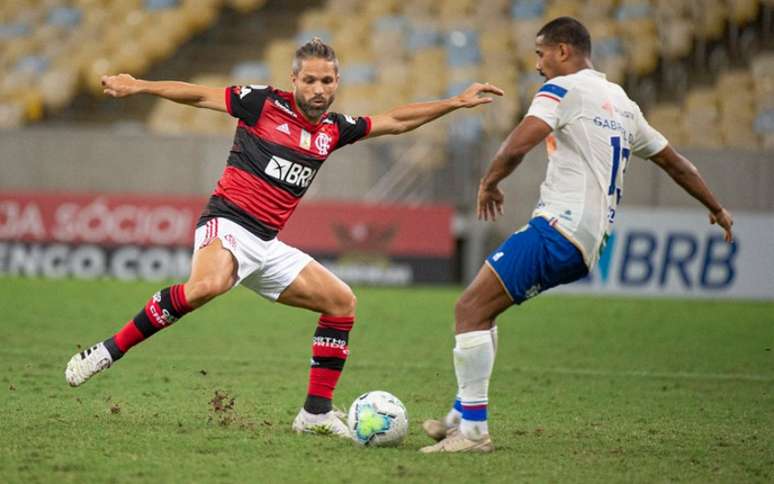 Diego Ribas foi um dos atletas a criticarem o gramado do Maracanã no sábado (Foto: Alexandre Vidal/Flamengo)