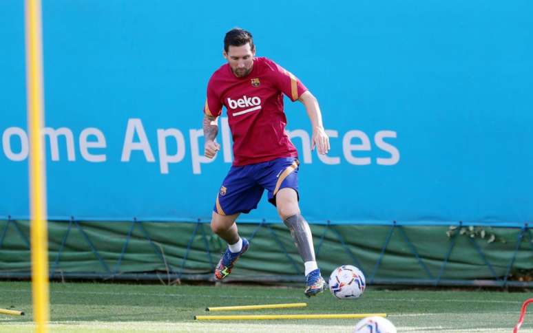 Messi em seu primeiro treino na temporada. Trabalho do meia foi separada dos demais (Foto: Miguel Ruiz/Barcelona)