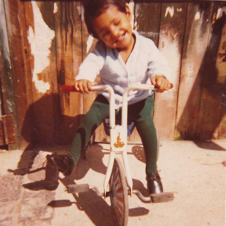 Kuli em 1975: 'As defici&ecirc;ncias n&atilde;o eram compreendidas em minha vila na &eacute;poca, e ningu&eacute;m sabia o que era paralisia cerebral'