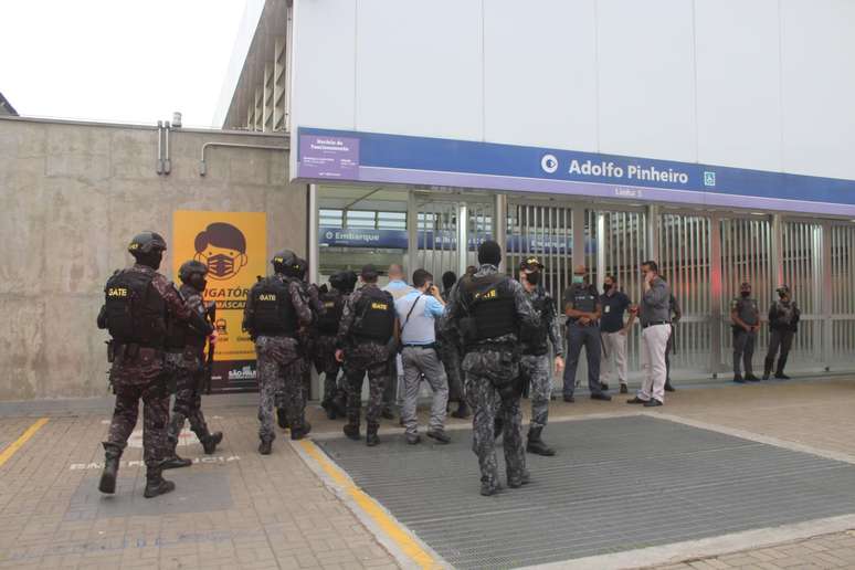 Sequestro com refém na estação Adolfo Pinheiro da linha 5-lilás, em São Paulo (SP)