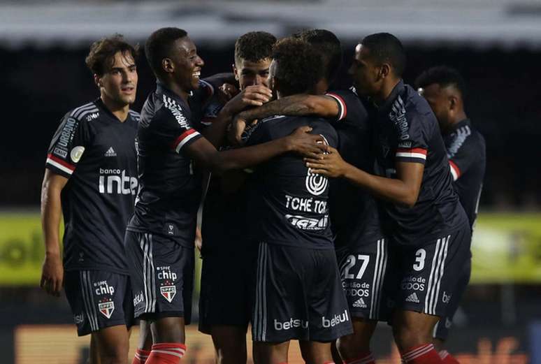 São Paulo x Grêmio: prováveis escalações, desfalques e onde assistir -  Lance!