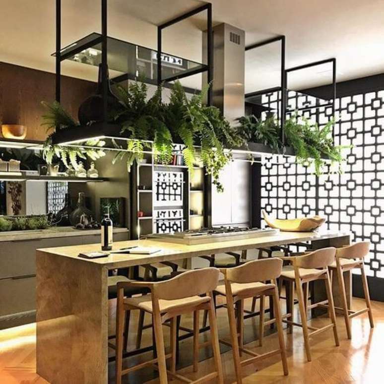 25. Cozinha americana moderna com decoração de plantas – Via: Pinterest