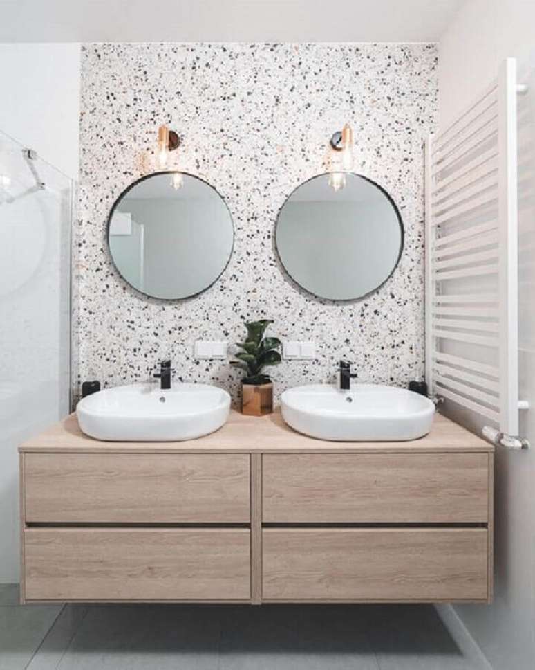 22. Você já pensou em usar dois espelhos para banheiro redondo? Fica lindo! – Foto: We Heart It