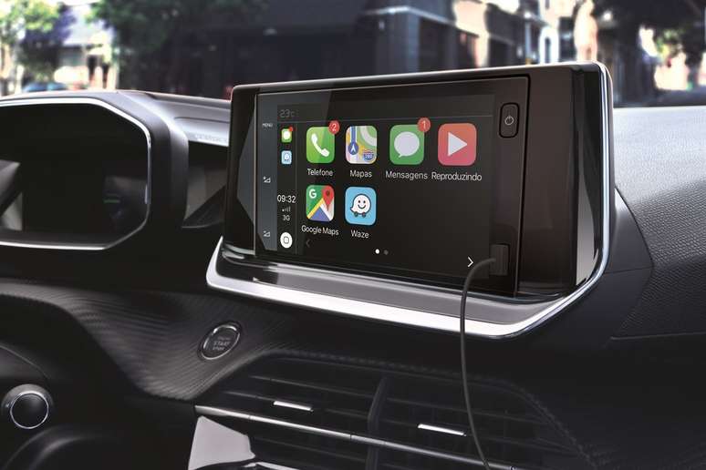 Conectividade Android Auto e Apple CarPlay também está disponível no novo Peugeot 208.