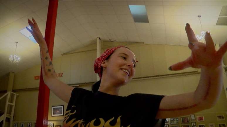 Apaixonada por dan&ccedil;a, Charlotte lamenta as dificuldades causadas pela doen&ccedil;a