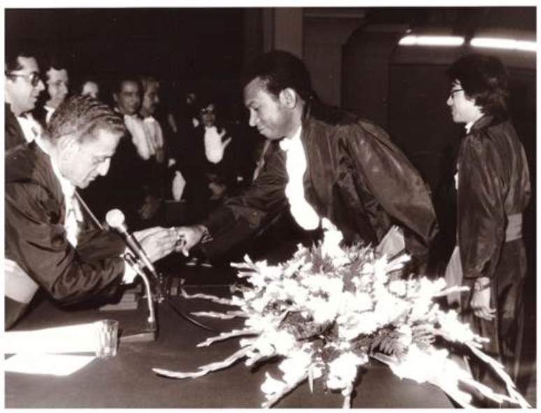 "Meu pai foi um dos &uacute;nicos pretos na escola de Medicina. Era ele, um homem e uma mulher numa classe de 80 pessoas", conta a m&eacute;dica