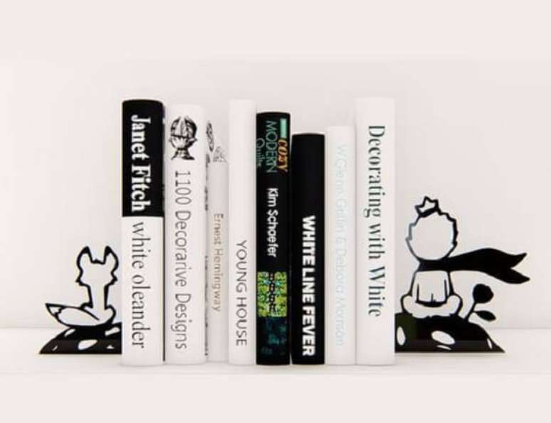 15. Aparador para livros criativos feito com o tema do livro Pequeno Pr&iacute;ncipe. Fonte: Pinterest