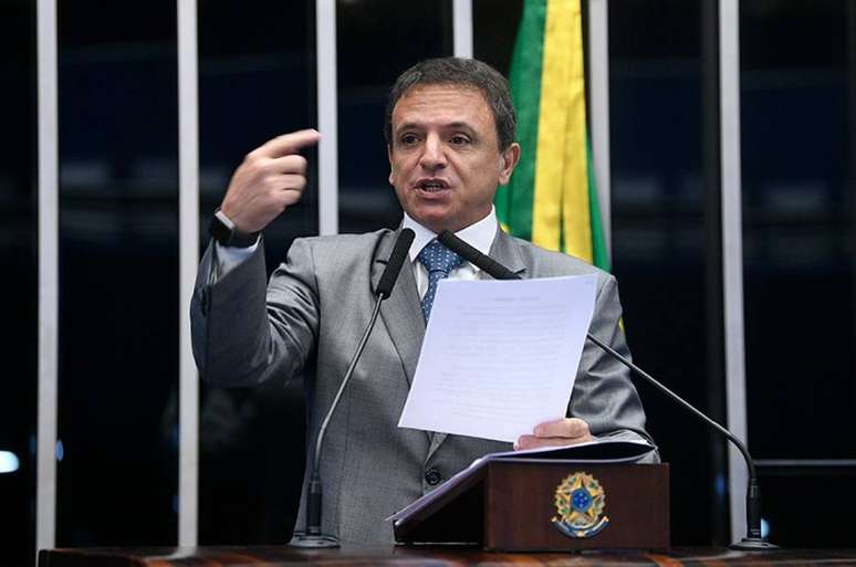 Márcio Bittar tem agora que incluir o Renda Brasil no texto da PEC do pacto federativo.