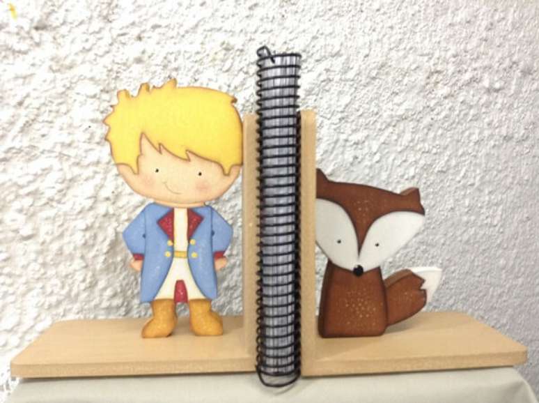 36. Aparador de livros infantil do Pequeno Pr&iacute;ncipe. Fonte: Pinterest