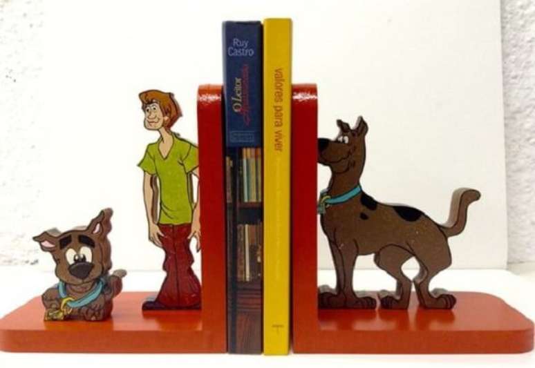 17. Aparador de livros infantil com desenho do Scooby Doo. Fonte: Pinterest