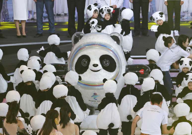 Mascotes dos Jogos Ol&iacute;mpicos de Inverno Pequim-2022 durante cerim&ocirc;nia em Pequim
17/09/2019 REUTERS/Jason Lee