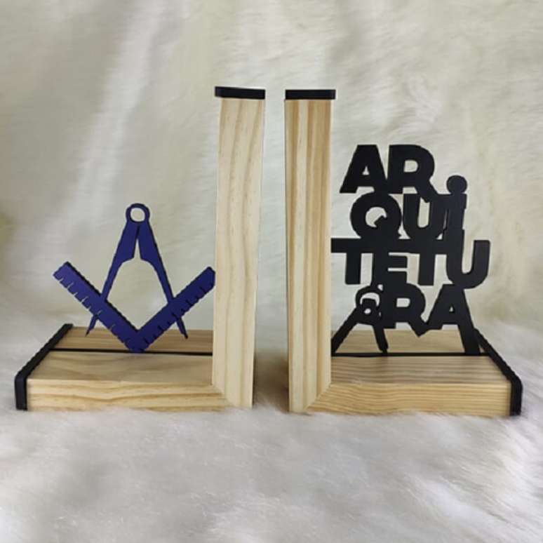 23. Profissionais da &aacute;rea de arquitetura podem usar esse aparador de livros para estante. Fonte: Pinterest