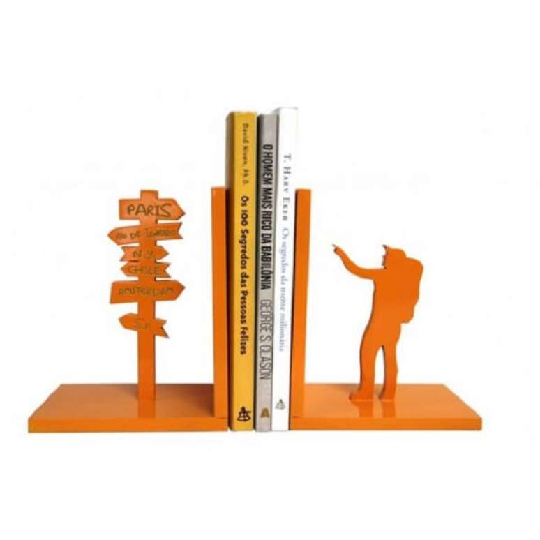 60. Aparador de livros para quem &eacute; mochileiro. Fonte: Pinterest