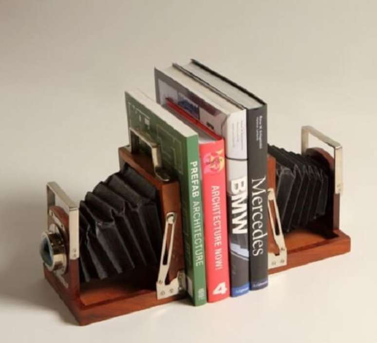 33. Aparador de livros para sala com estrutura de sanfona. Fonte: Pinterest