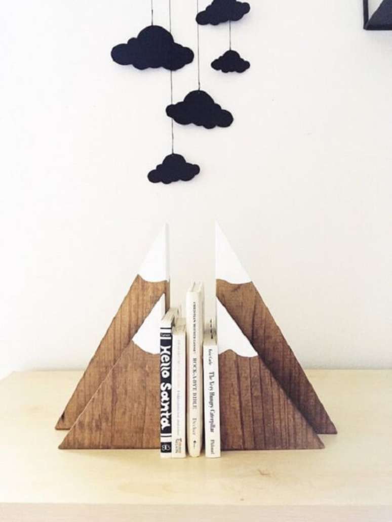 72. Suporte aparador de livros com desenho de colina. Fonte: Pinterest