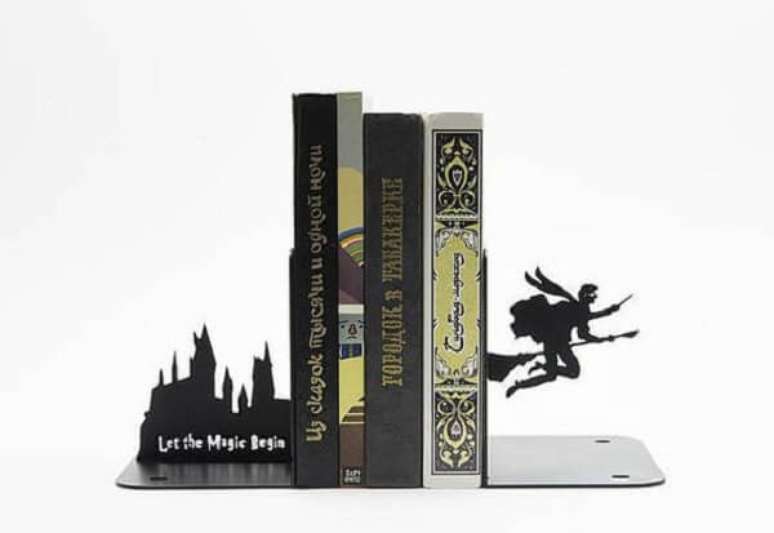 70. Aparador de livros para os f&atilde;s do filme Harry Potter. Fonte: Pinterest