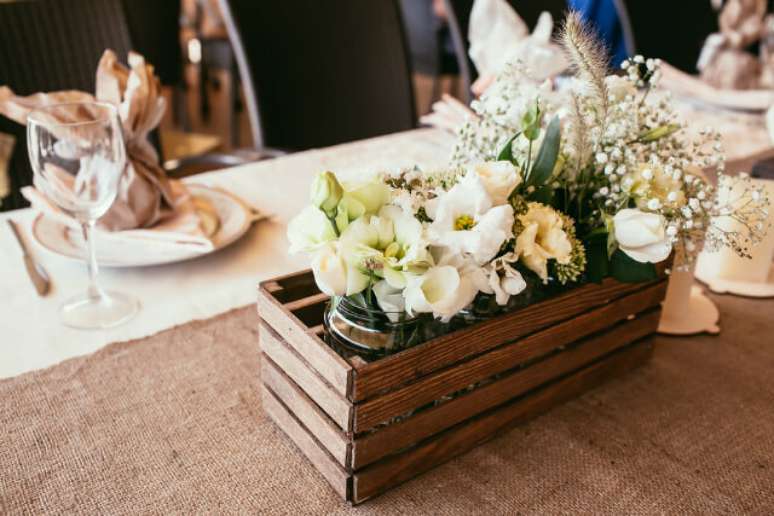 10- Caixinha em madeira para decoração de casamento rústico