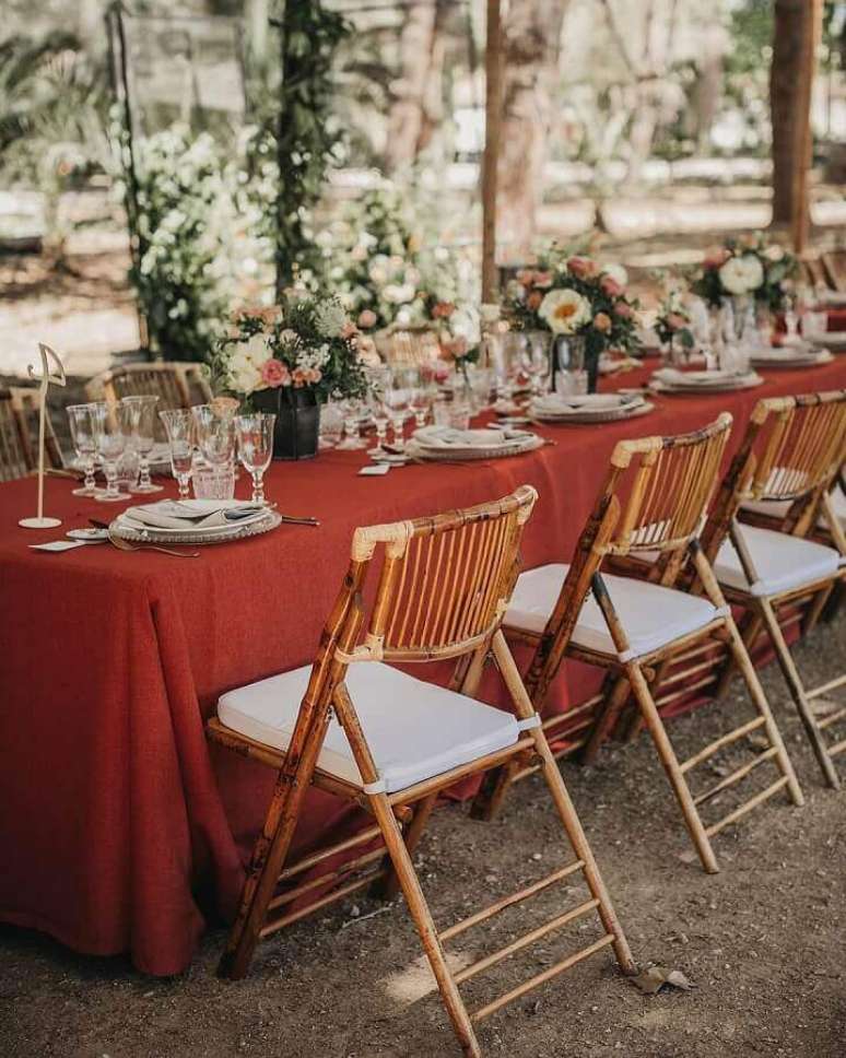 58. Decora&ccedil;&atilde;o de casamento ar livre r&uacute;stico &ndash; Foto: Paloma Cruz Eventos