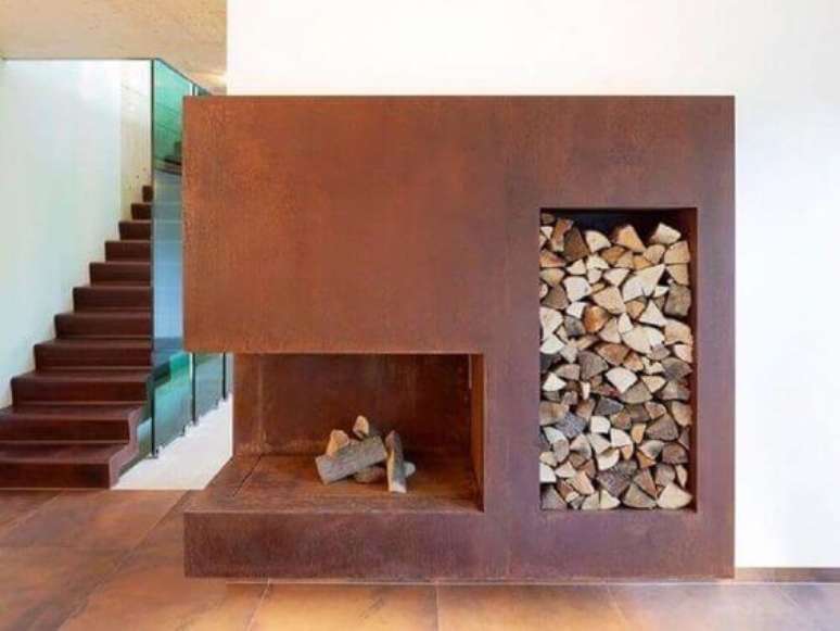 19. Lareira de canto na decora&ccedil;&atilde;o moderna &ndash; Via: Pinterest