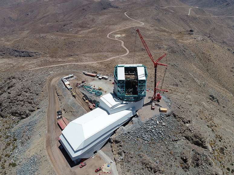 Vera Rubin está sendo construído no topo do Cerro Pachón, uma montanha de 2.682 m de altura no norte do Chile