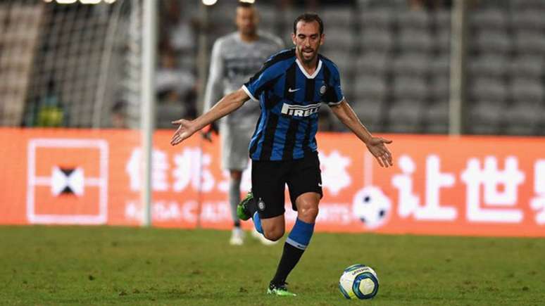 Diego Godín deve assinar por empréstimo com o Cagliari, já que perdeu espaço no time de Antonio Conte (Divulgação/Inter de Milão)