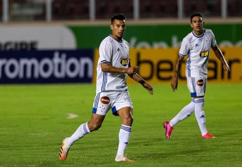 Henrique teve diagnosticada uma pequena lesão muscular na panturrilha direita. Desta forma, o volante está vetado para a partida desta sexta-feira, contra o Vitória-(Bruno Haddad/Cruzeiro)