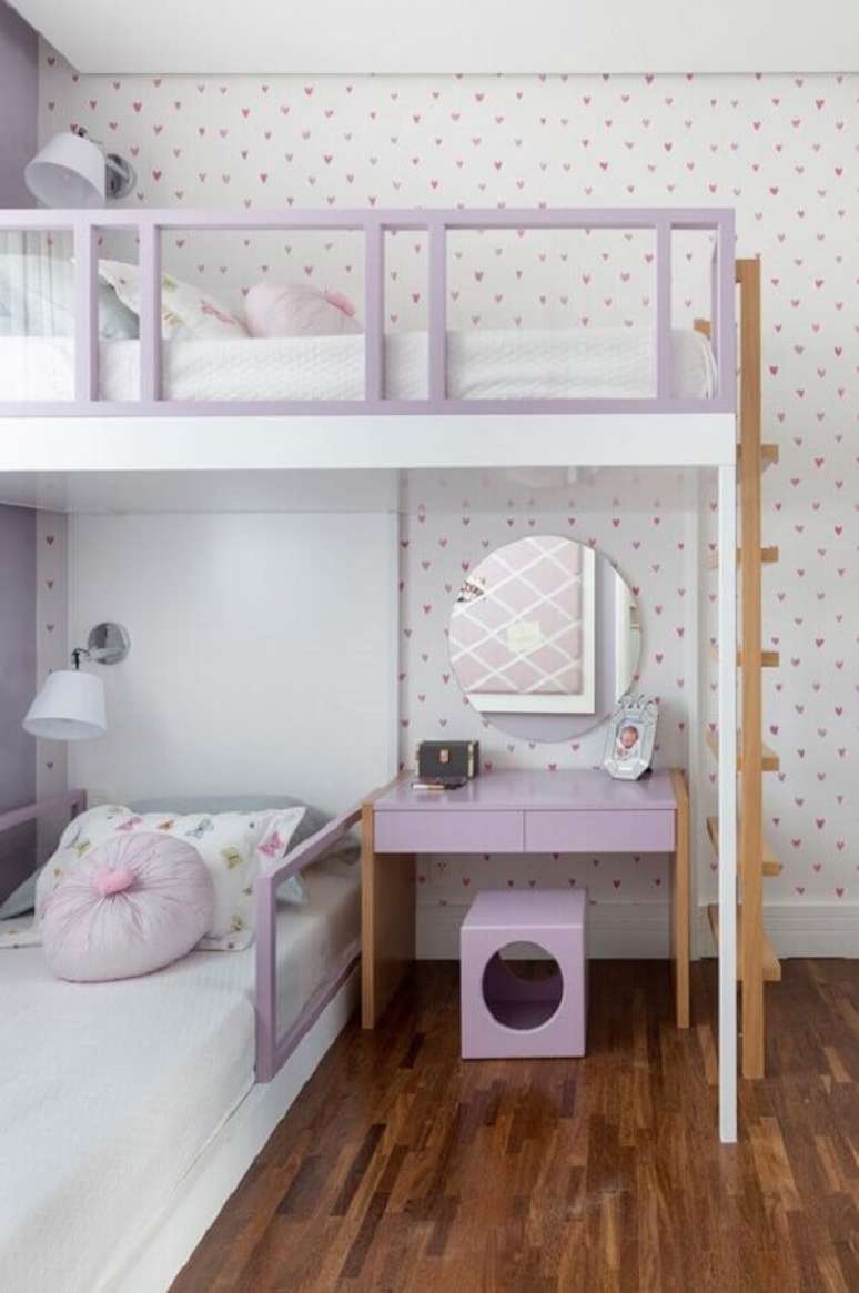 35. Quarto infantil candy colors decorado em lilás e branco – Foto: Karen Pisacane