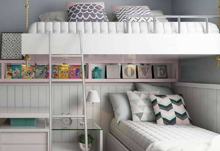 47. Decoração candy colors para quarto planejado com cama suspensa – Foto: Home Fashion Trend