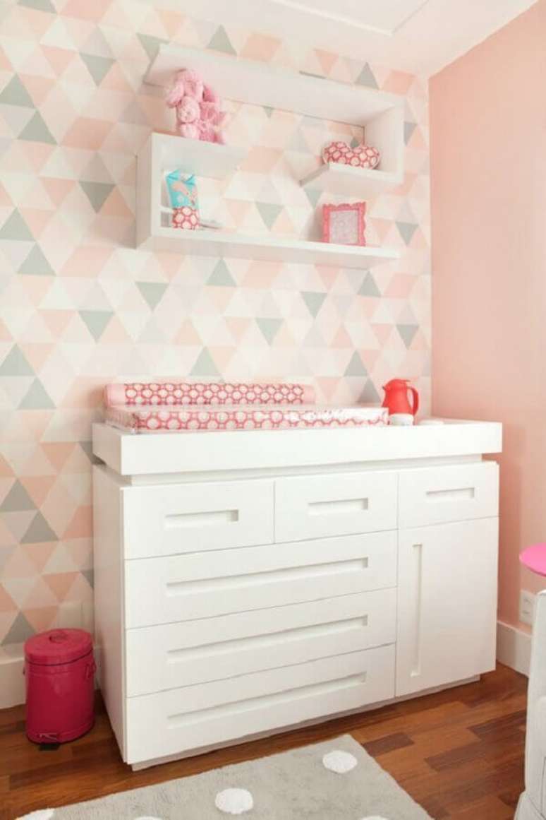 49. Papel de parede candy colors para decoração de quarto de bebê feminino – Foto: Pinterest
