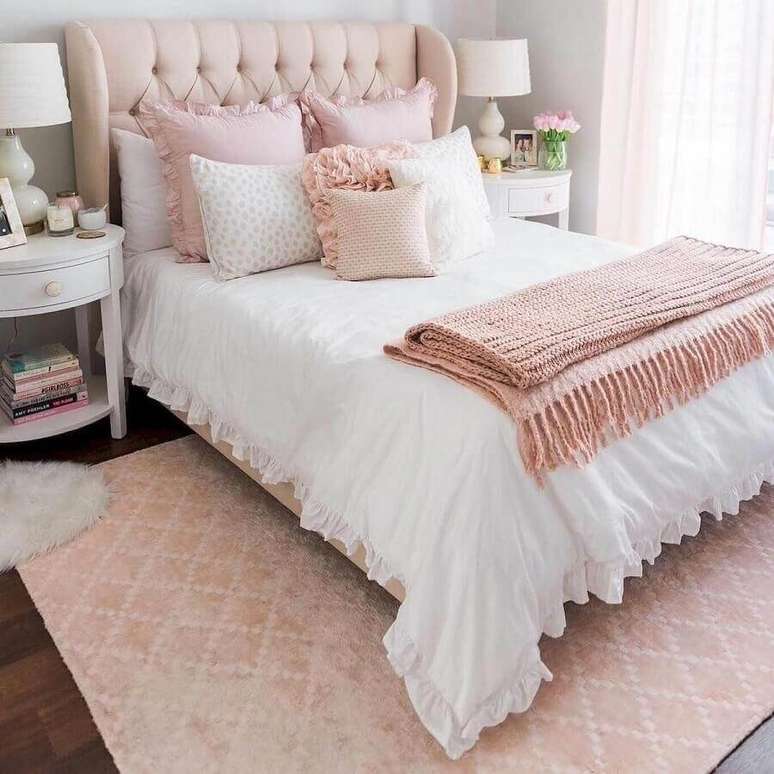 54. Decoração com rosa candy colors para quarto de casal – Foto: Pinterest