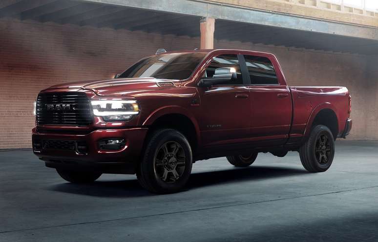 Ram 2500 Laramie Night Edition, a primeira s&eacute;rie especial da marca no Brasil.