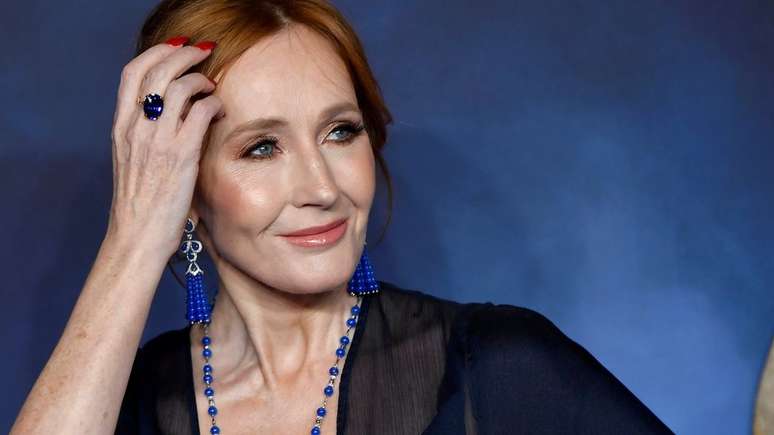 A escritora JK Rowling esteve no centro de um debate entre grupos ligados ao feminismo e &agrave; comunidade trans
