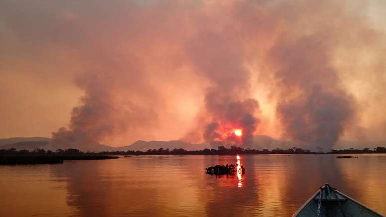 Fogo toma conta do Pantanal, localizado em Mato Grosso do Sul e Mato Grosso — além de áreas na Bolívia e no Paraguai