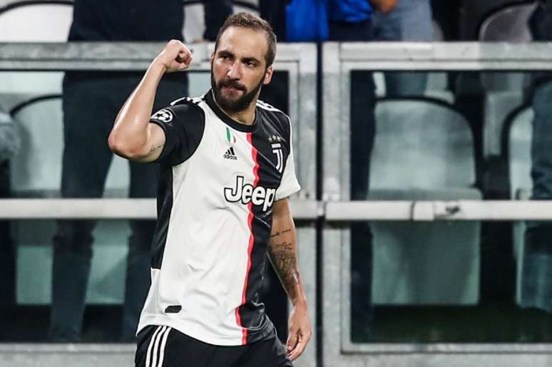 Higuaín rescindiu com a Juventus (Foto: AFP)