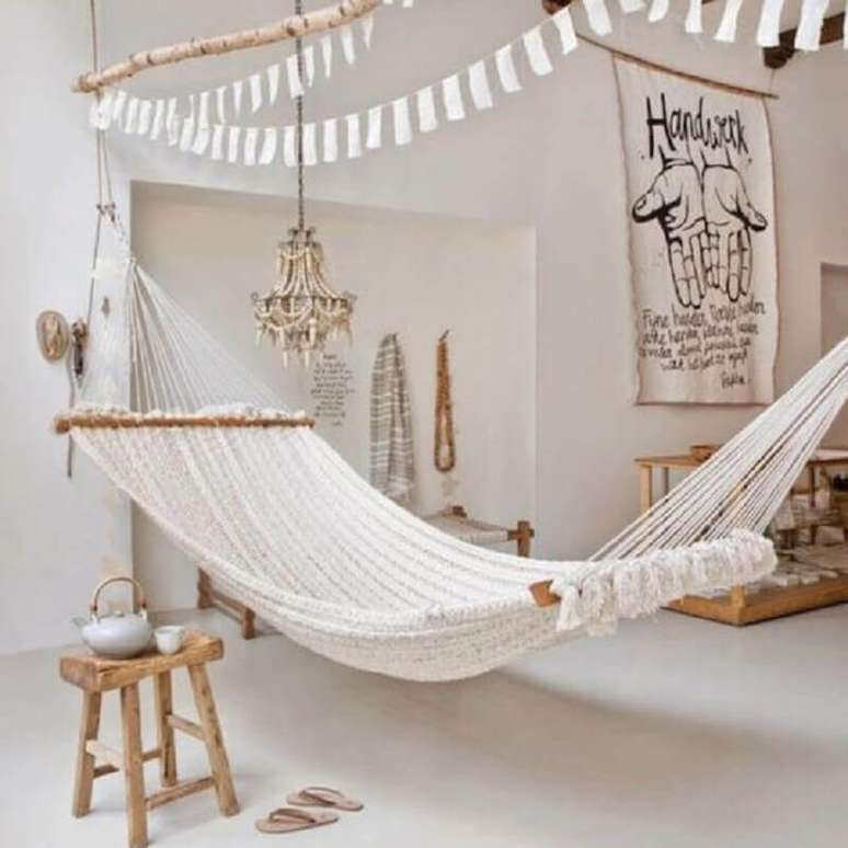 20. Decoração com estilo escandinava com rede de descanso com madeira – Foto: Lolahome