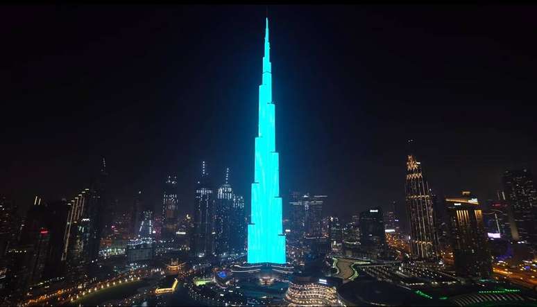 Projeção de chá revelação foi exibida no edifício Burj Khalifa