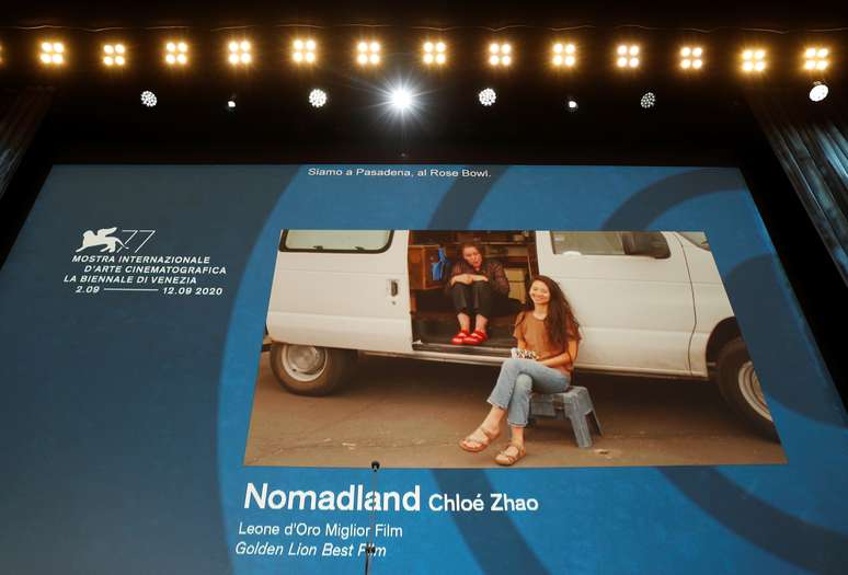 Diretor Chloe Zhao ganha o Leão de Ouro por "Nomadland". Veneza, Itália, 12/09/2020 REUTERS/Guglielmo Mangiapane 