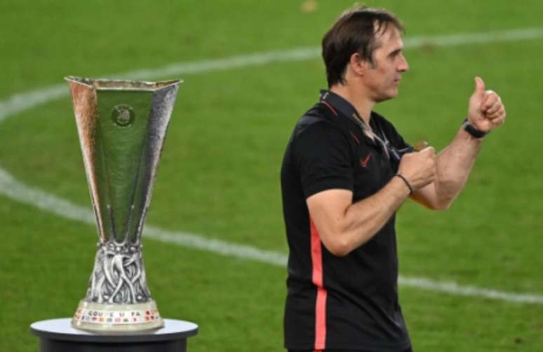 O técnico Julen Lopetegui comandou o Sevilla campeão da Liga Europa 2019/2020 (Foto: INA FASSBENDER / POOL / AFP)