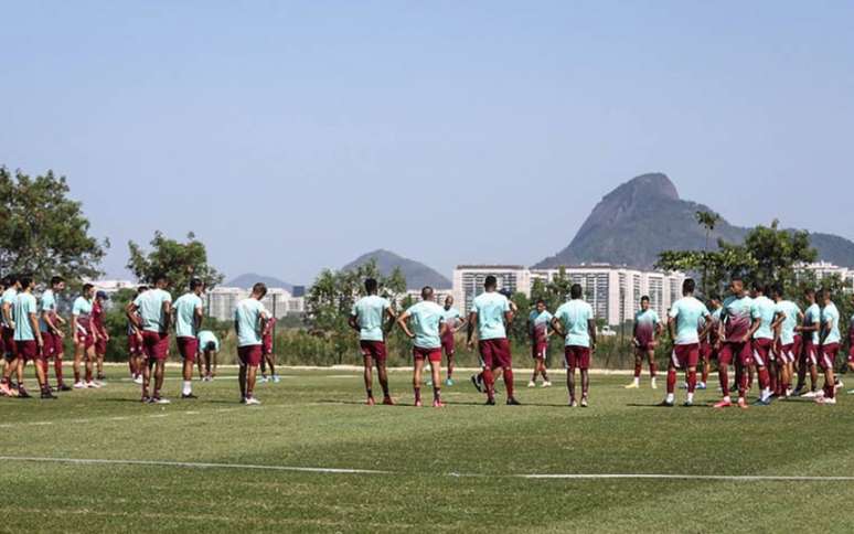 Elenco recebeu metade do salário referente a julho (Foto: LUCAS MERÇON / FLUMINENSE F.C.)