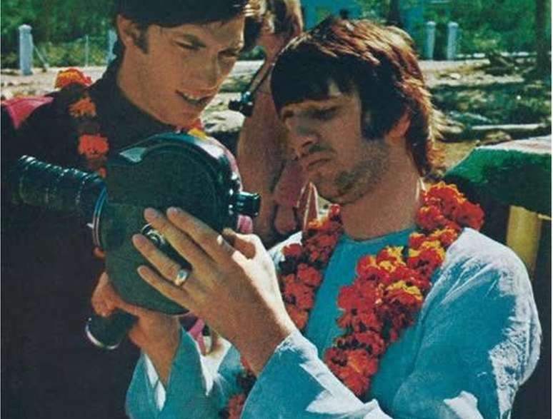 Ringo deu a Saltzman (à esq.) uma câmera para que ele também gravasse cenas da banda
