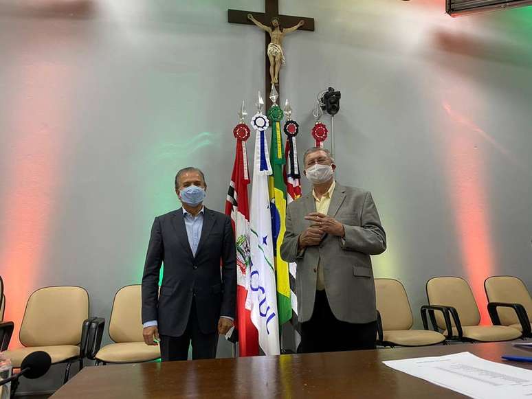 O candidato Edinho Araújo (esquerda), do MDB, e seu vice, Orlando Bolçone (direita). 