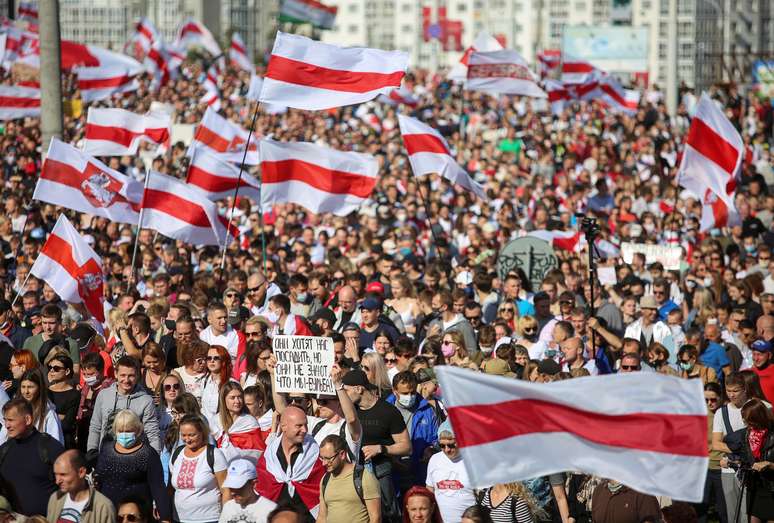 Manifestantes bielorrussos protestam contra o presidente