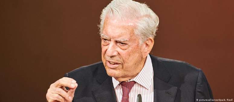 Aos 84 anos, Vargas Llosa continua apostando no poder transformador do romance literário