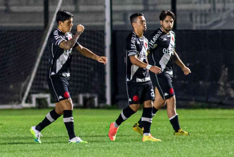 Cano e Benítez são as esperanças de gols do Vasco (Foto: Maga Jr/Ofotográfico)