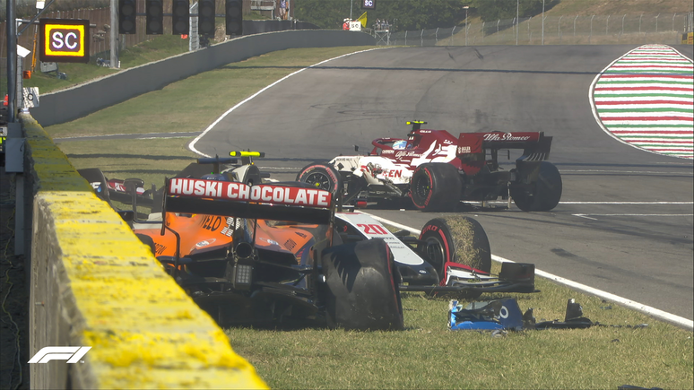 Sainz, Magnussen e Giovinazzi abandonar a prova no incidente 