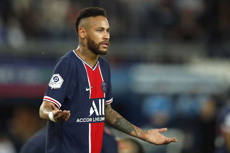 Neymar foi expulso na sua estreia na temporada no Campeonato Francês