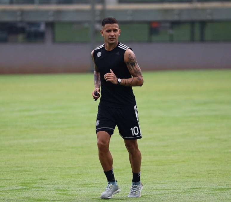 Derlis González reafirmou seu carinho com o Santos antes de reencontrar o clube (Foto: Divulgação/Club Olimpia)