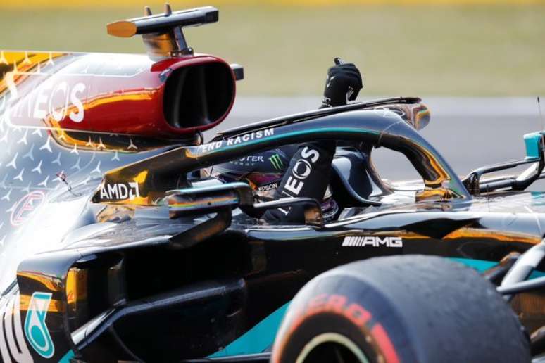 Lewis Hamilton festeja vitória no GP da Toscana 
