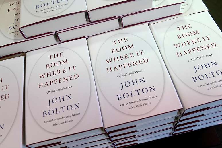 Livro "The Room Where It Happened: A White House Memoir", escrito por John Bolton, em livraria de Manhattan
23/06/2020
REUTERS/Carlo Allegri
